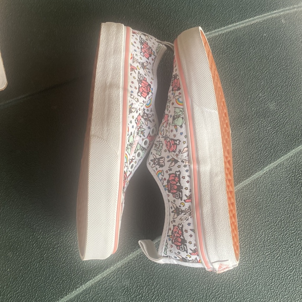 Vans - Picture 2 of 3